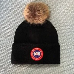 Canada Goose | Accessories | Canada Goose Black Beanie  display picture 2